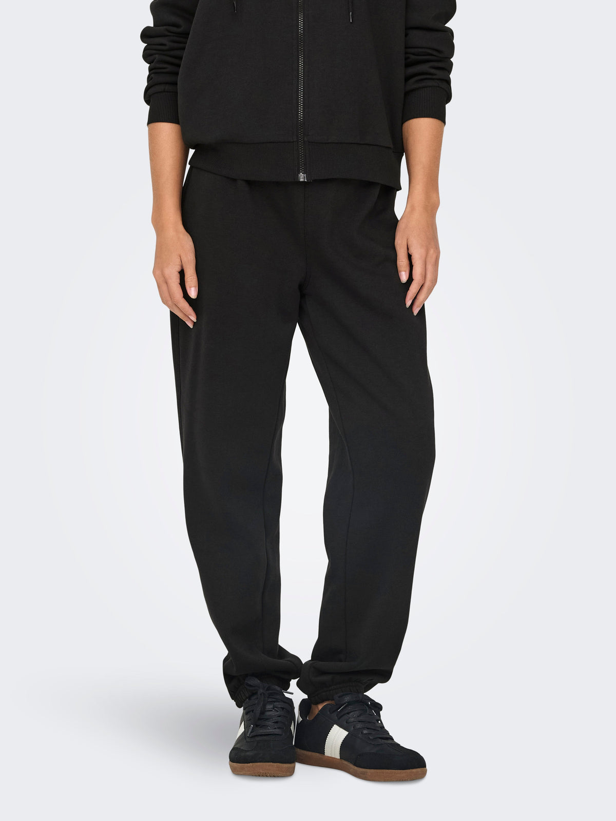15326716/Black ONLY