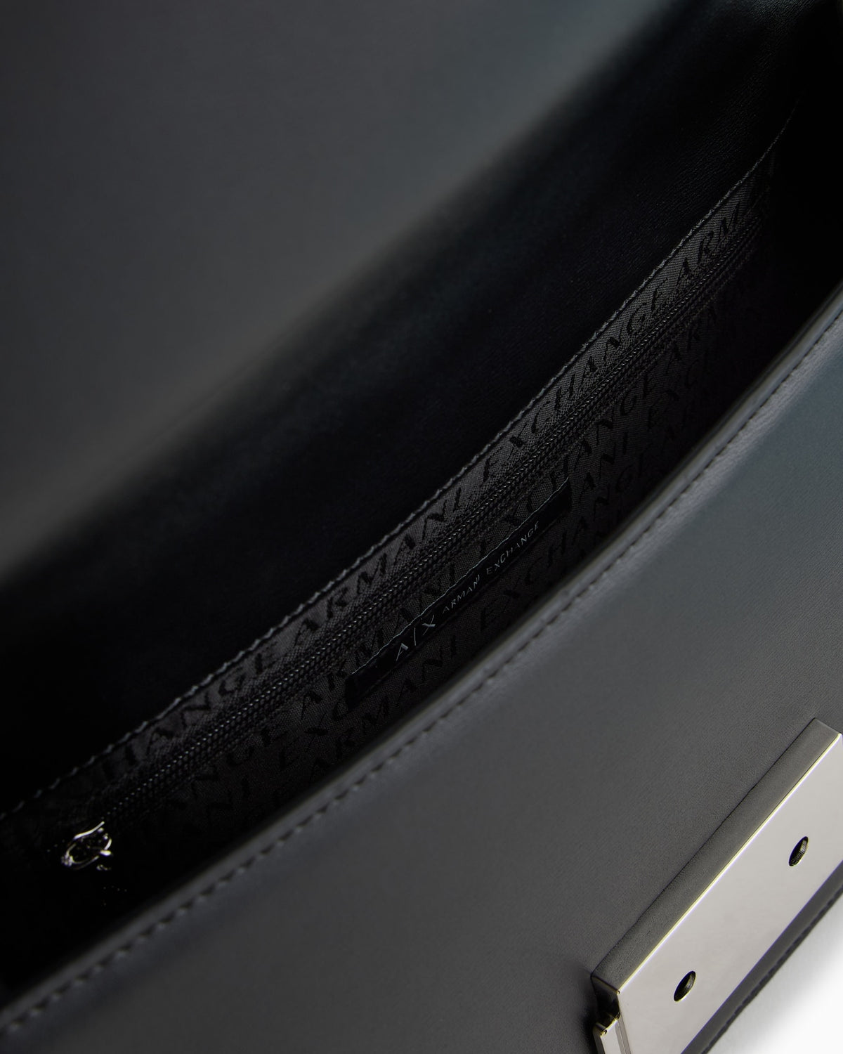 XW000070 AF12039/UC001 ARMANI EXCHANGE