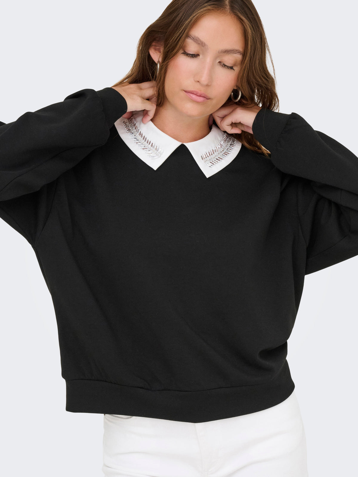 15356097/Black ONLY