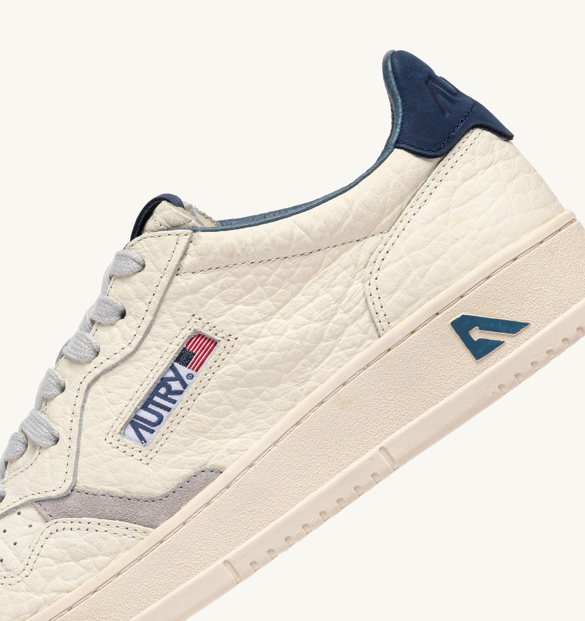MEDALIST LOW SNEAKERS 