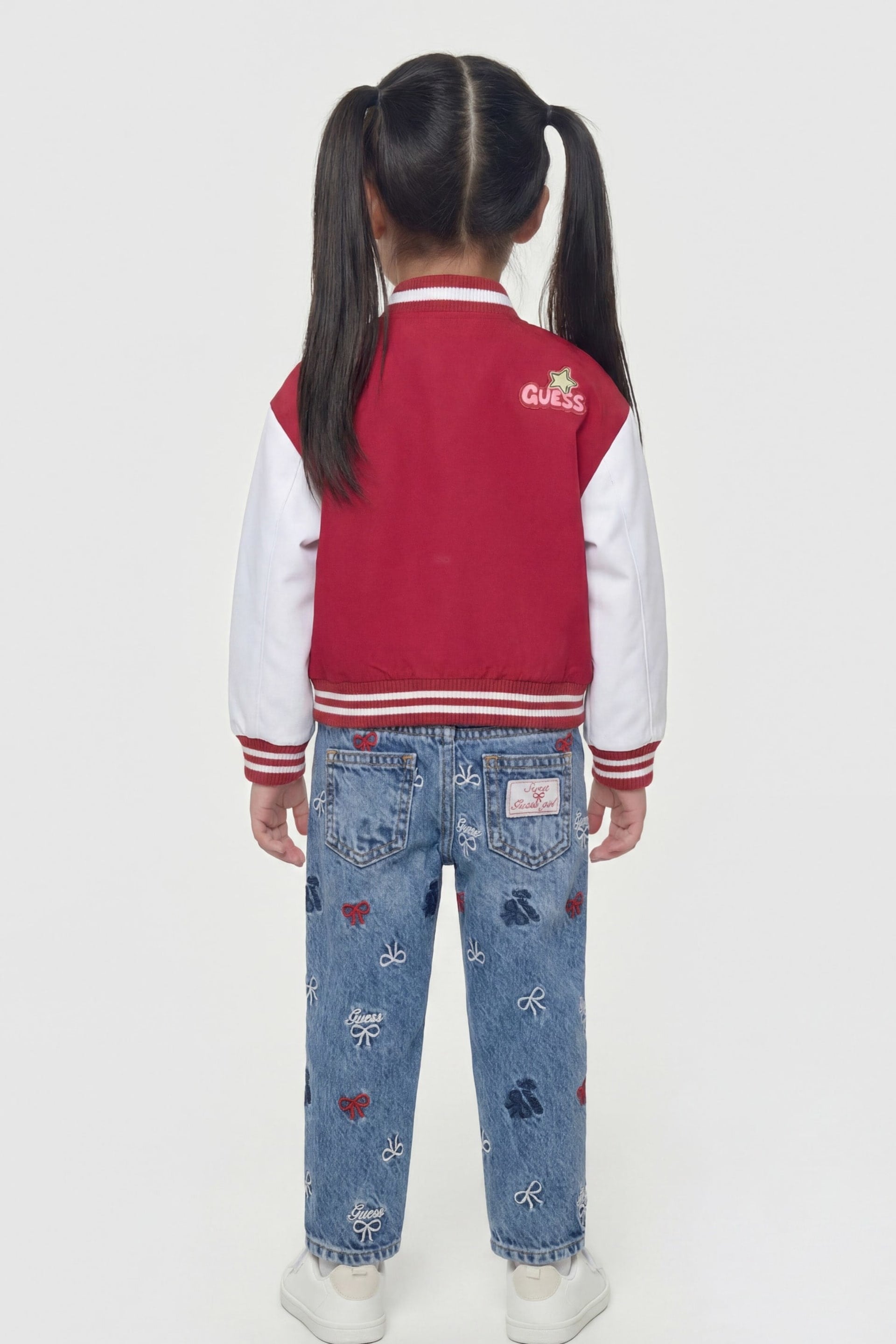 K6YL03W2586/G6M6 GUESS