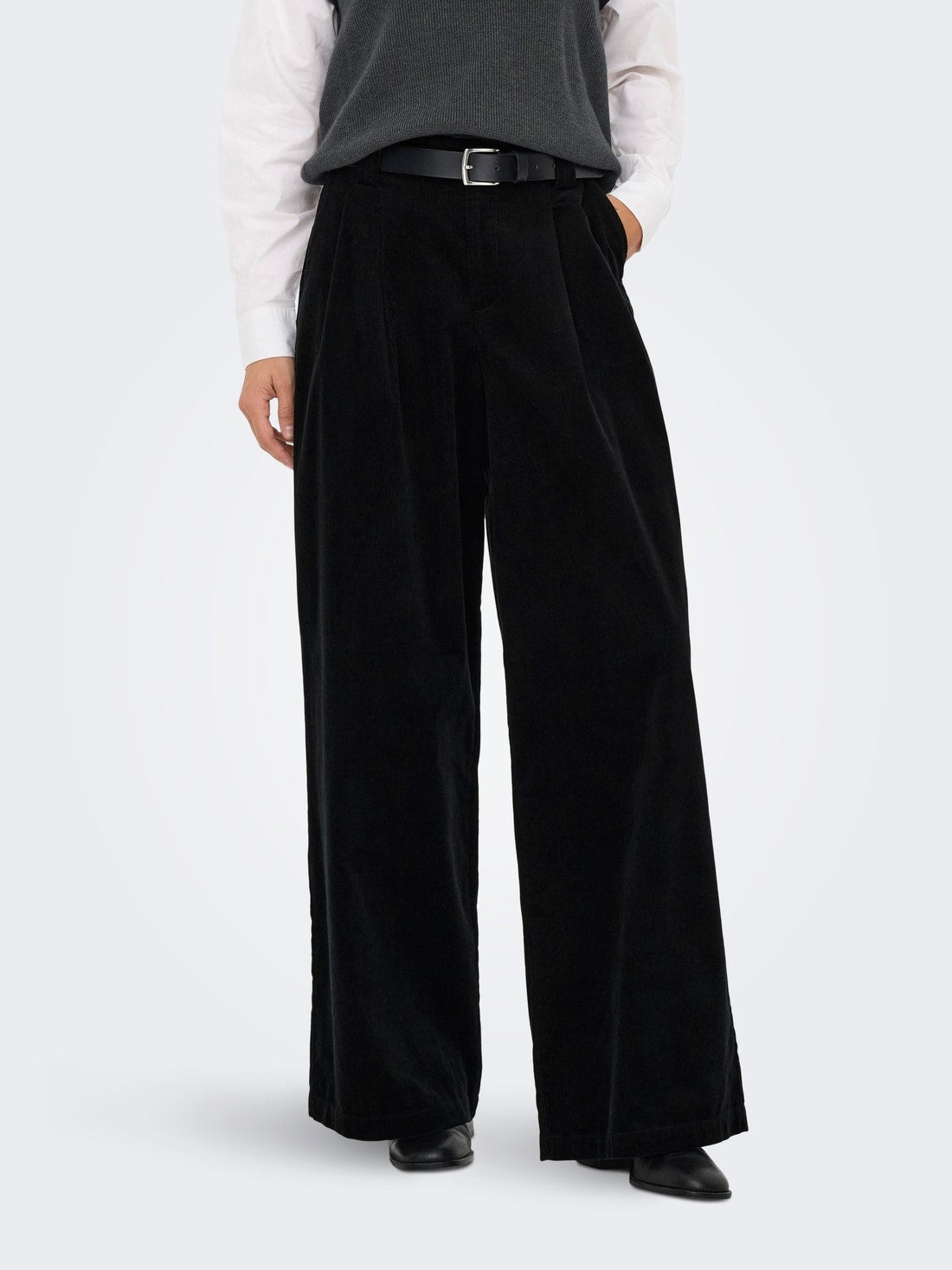 15351309/Black ONLY