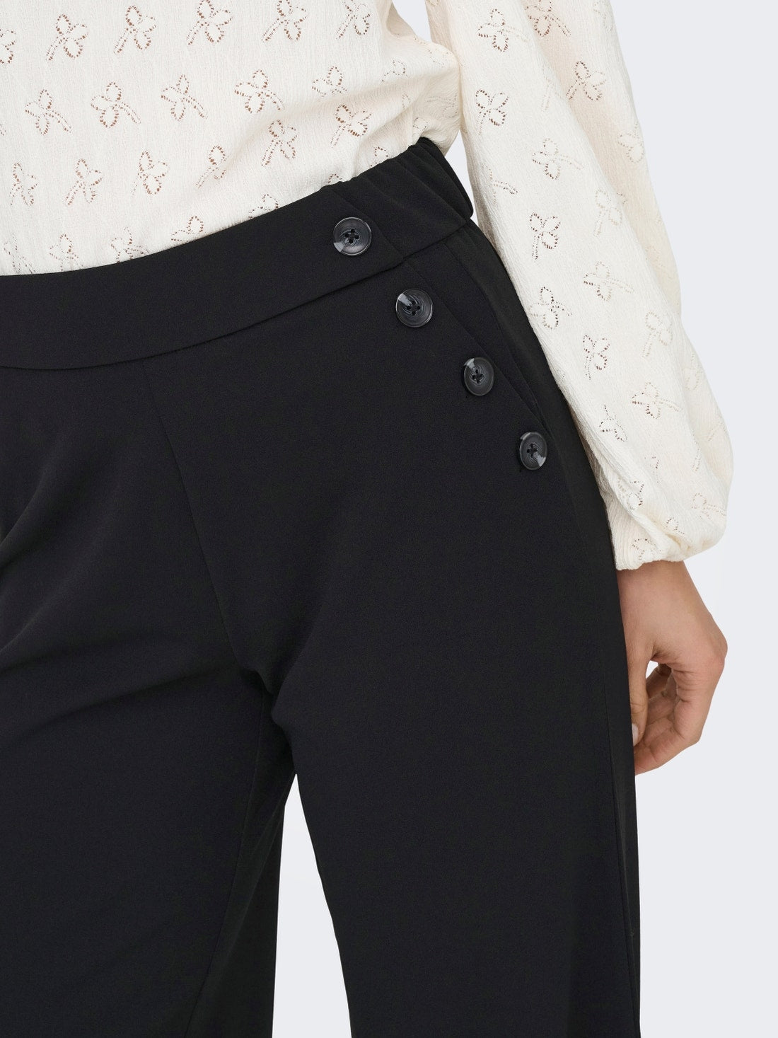 15355593/Black ONLY