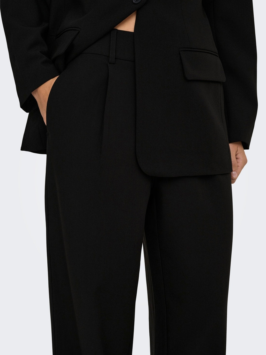15371114/Black ONLY