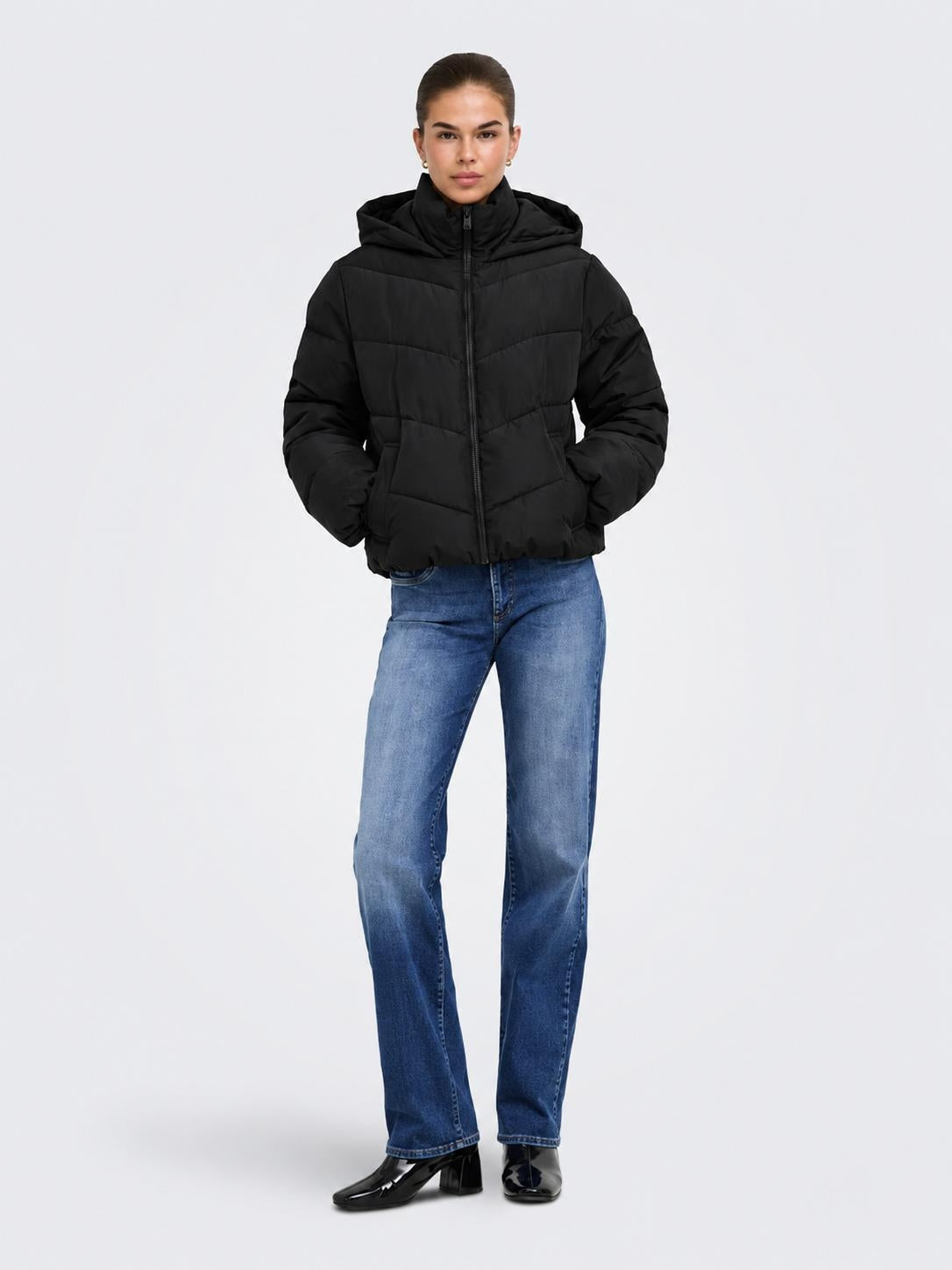 15373797/Black ONLY