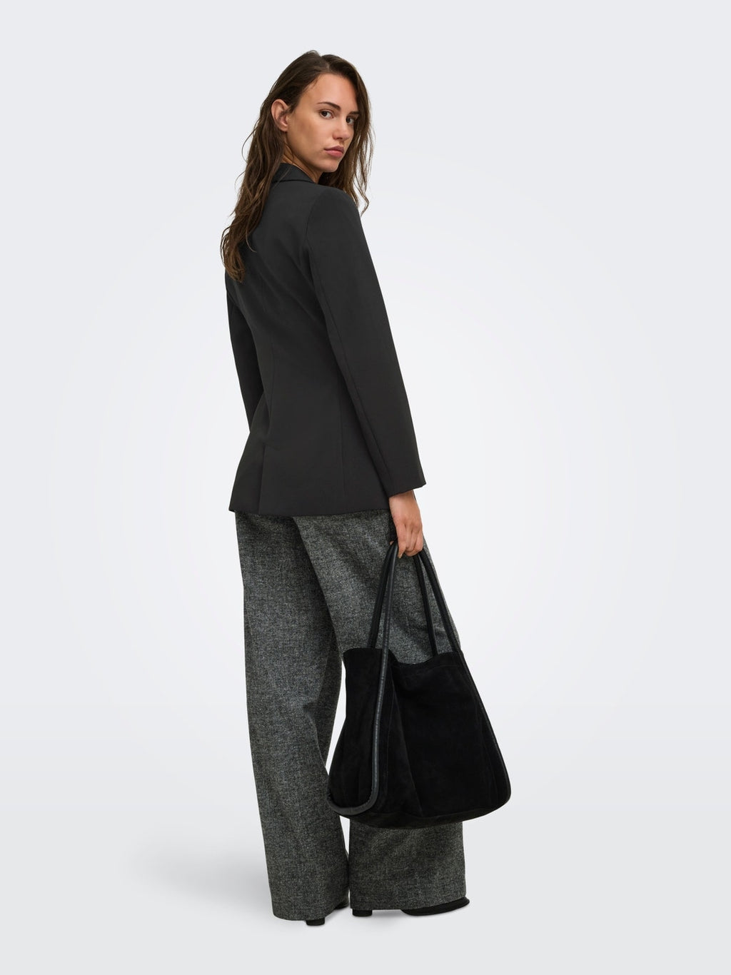15378731/Black ONLY