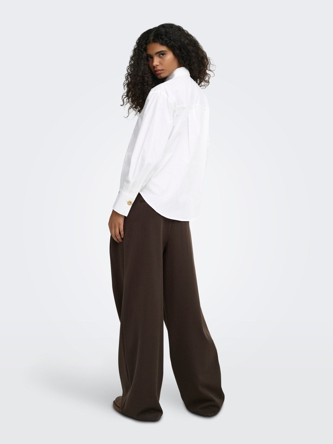 15383696/Bright White ONLY