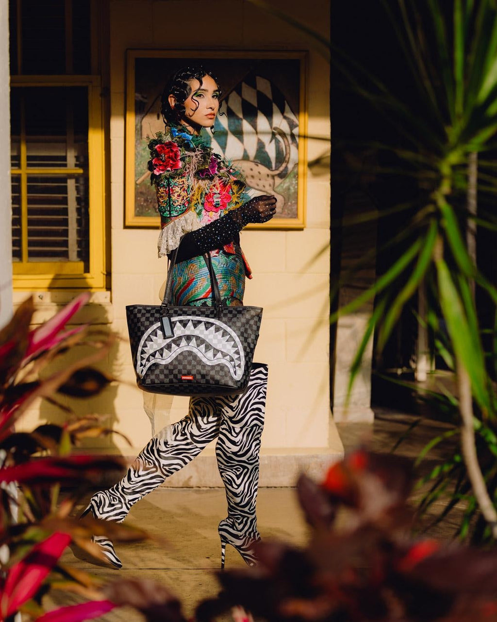 BLACK AND WHITE DRIP CHECK SHARK TOTE 