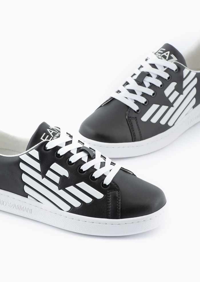 SNEAKER 