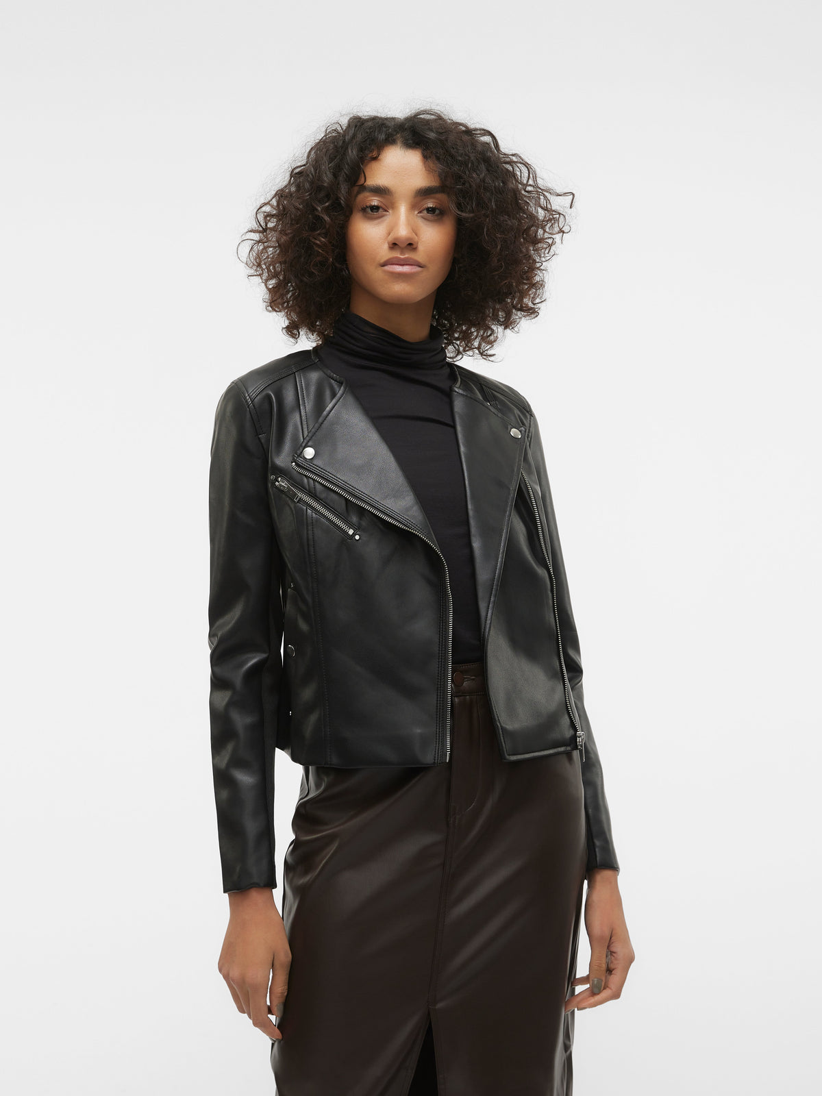 10302441/Black VERO MODA