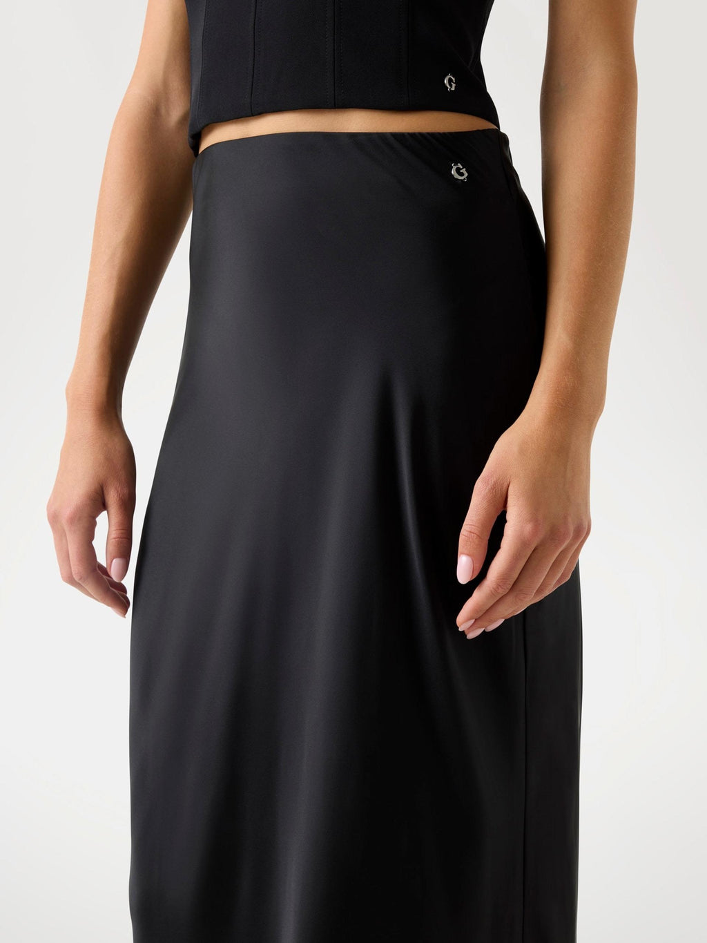 W5YD55WF1T2/JBLK GUESS