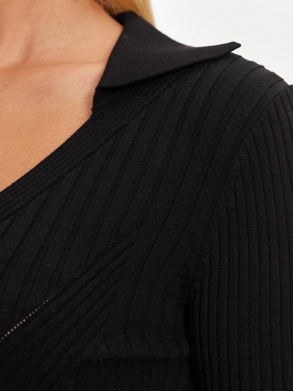 W4BR19Z3HP2/JBLK GUESS