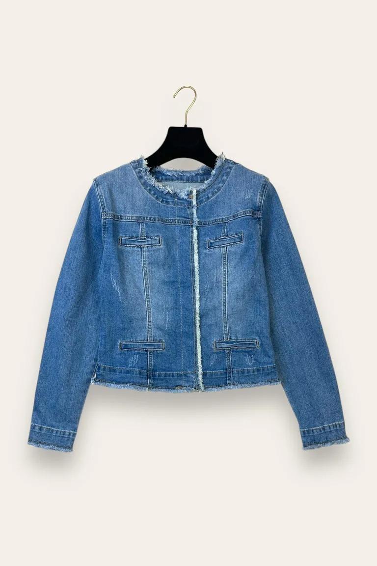 Giacca girocollo in jeans con profili sfrangiati TD-10698/Blue Jeans Chiaro LOVEme