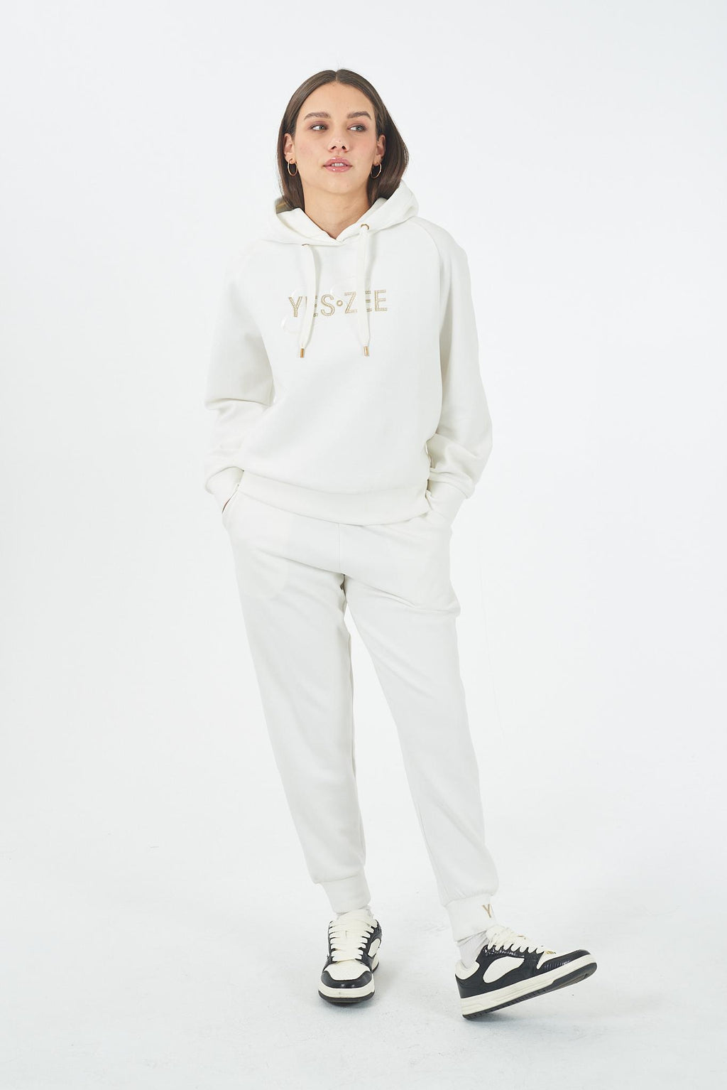 F003 SK00/0157 YES ZEE