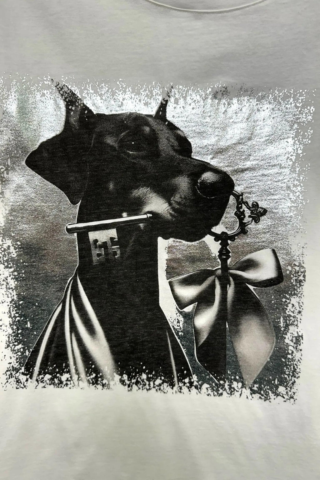 T-shirt stampa cane con chiave VB-10746/Bianco LOVEme