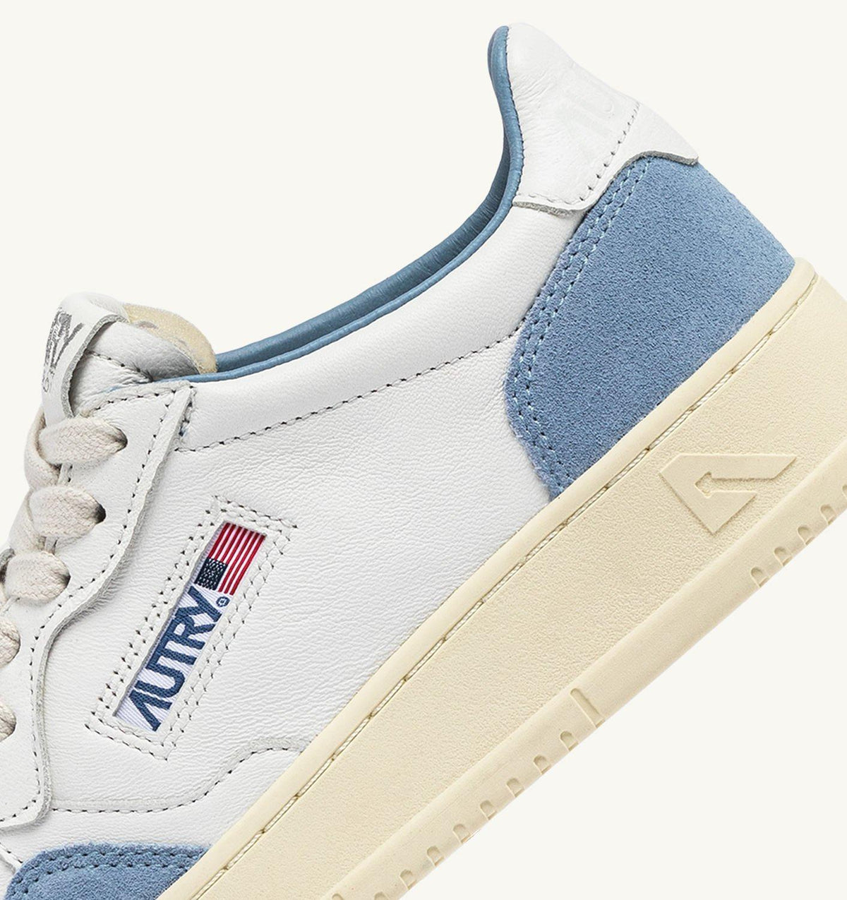 MEDALIST LOW WOM- GOAT SUEDE 