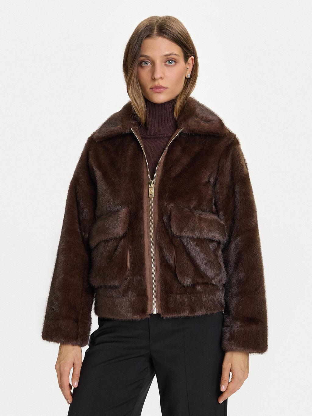 FW25STYLE32 CAPP PELLICCIA CORTA CON TASCONI 