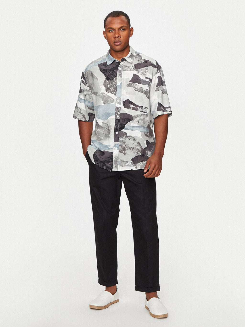 22028390/Surf Spray ONLY&SONS