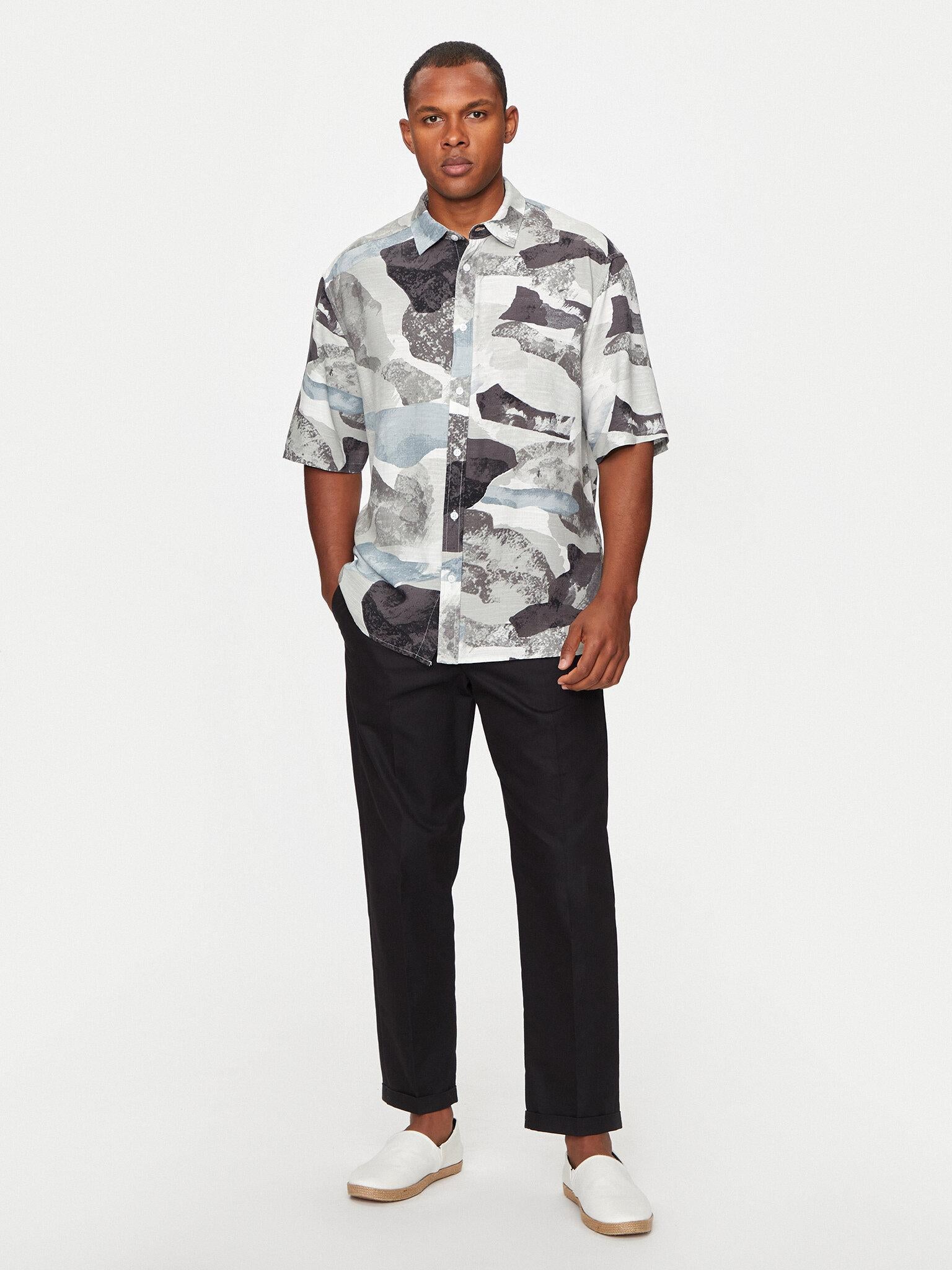 22028390/Surf Spray ONLY&SONS