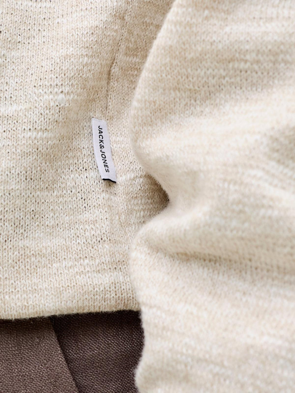 12269631/String w White JACK AND JONES
