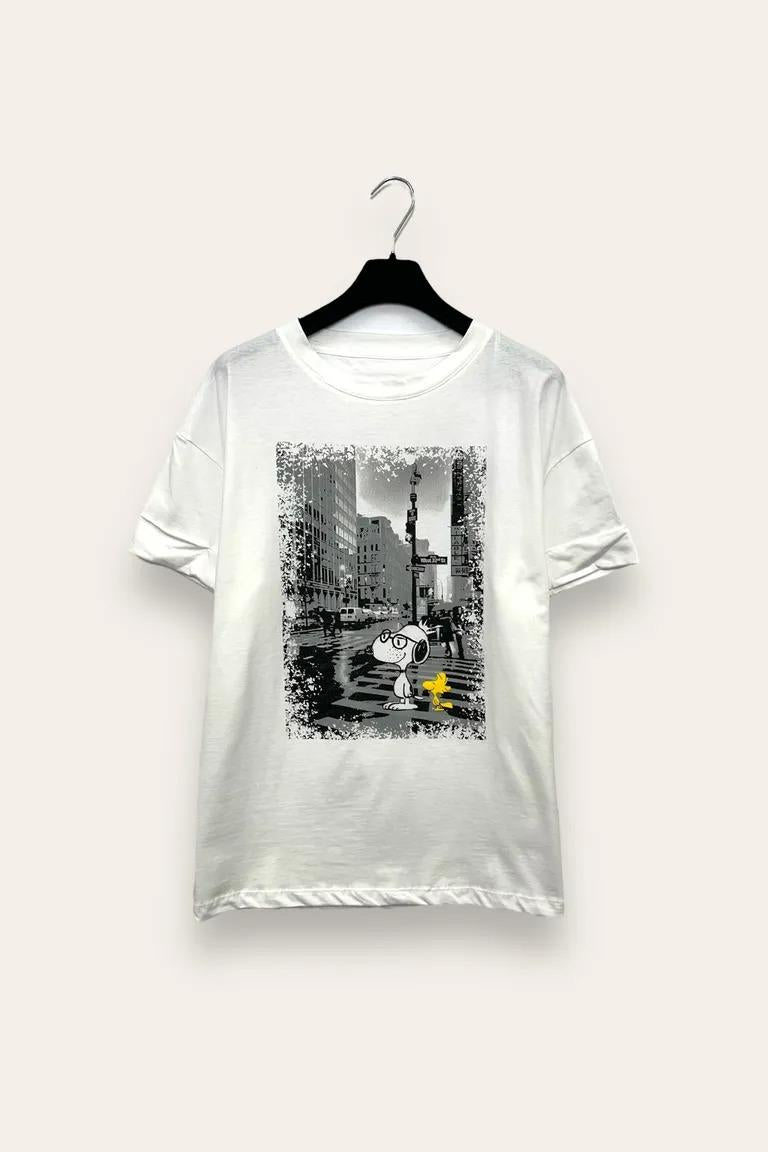 T-shirt stampa con snoopy in città e brillantini VB-10778/Bianco LOVEme
