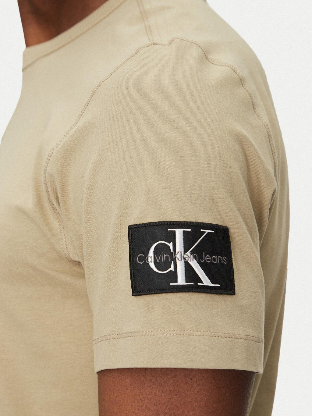 BADGE REGULAR TEE J30J323484/HI0 CALVIN KLEIN JEANS