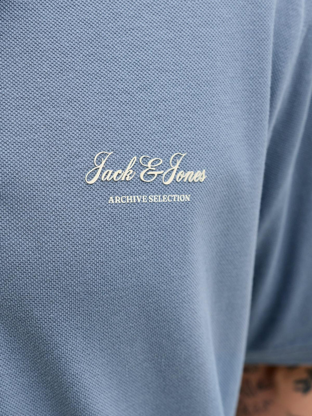 JJEARCHIVE GRAPHIC POLO SS LN 