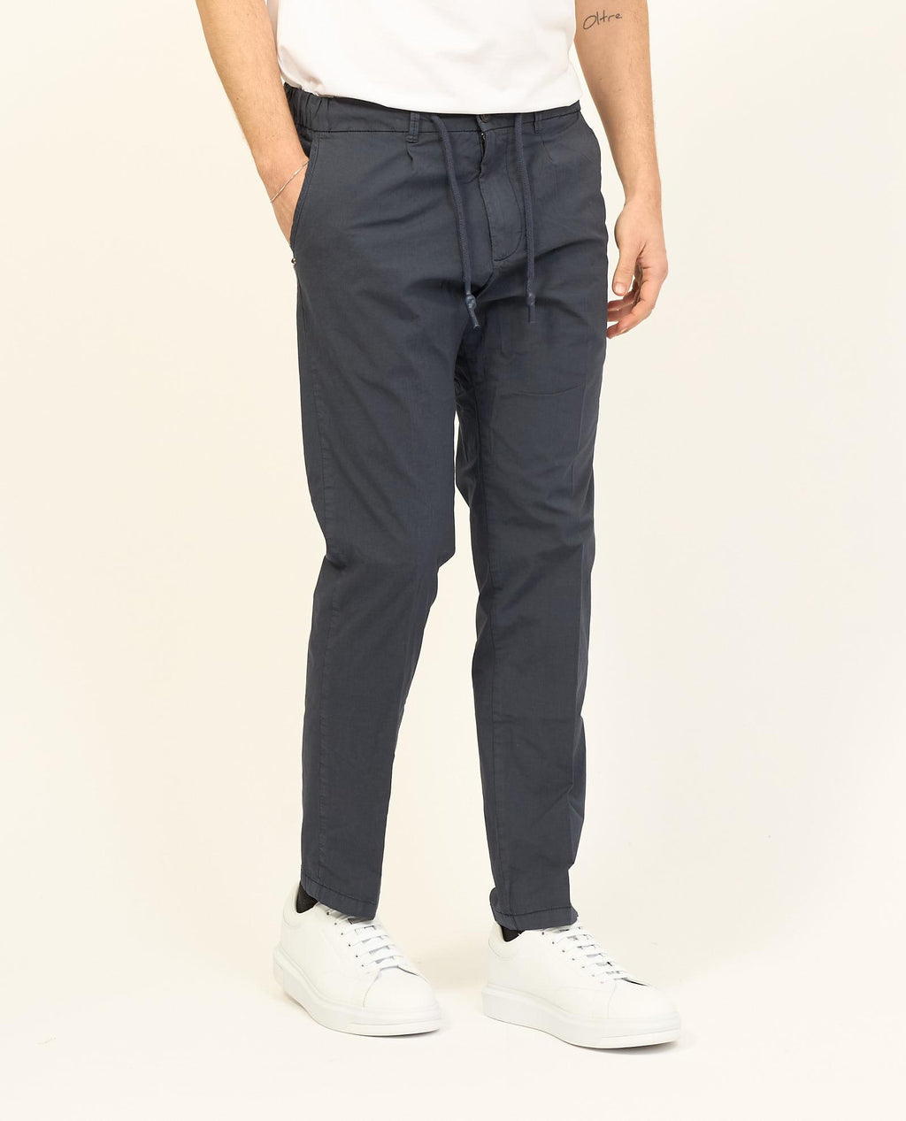 P698 WV00/0713 YES ZEE