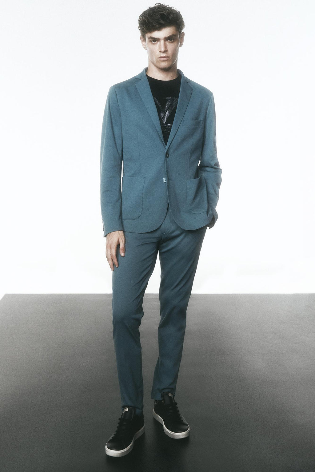 G518 KW00/0744 YES ZEE