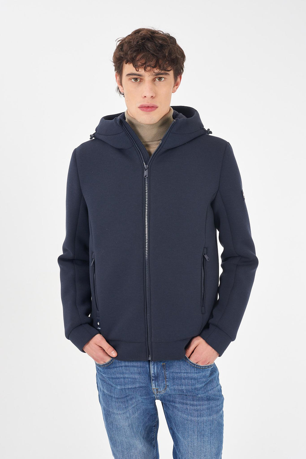 J818 QC00/0713 YES ZEE