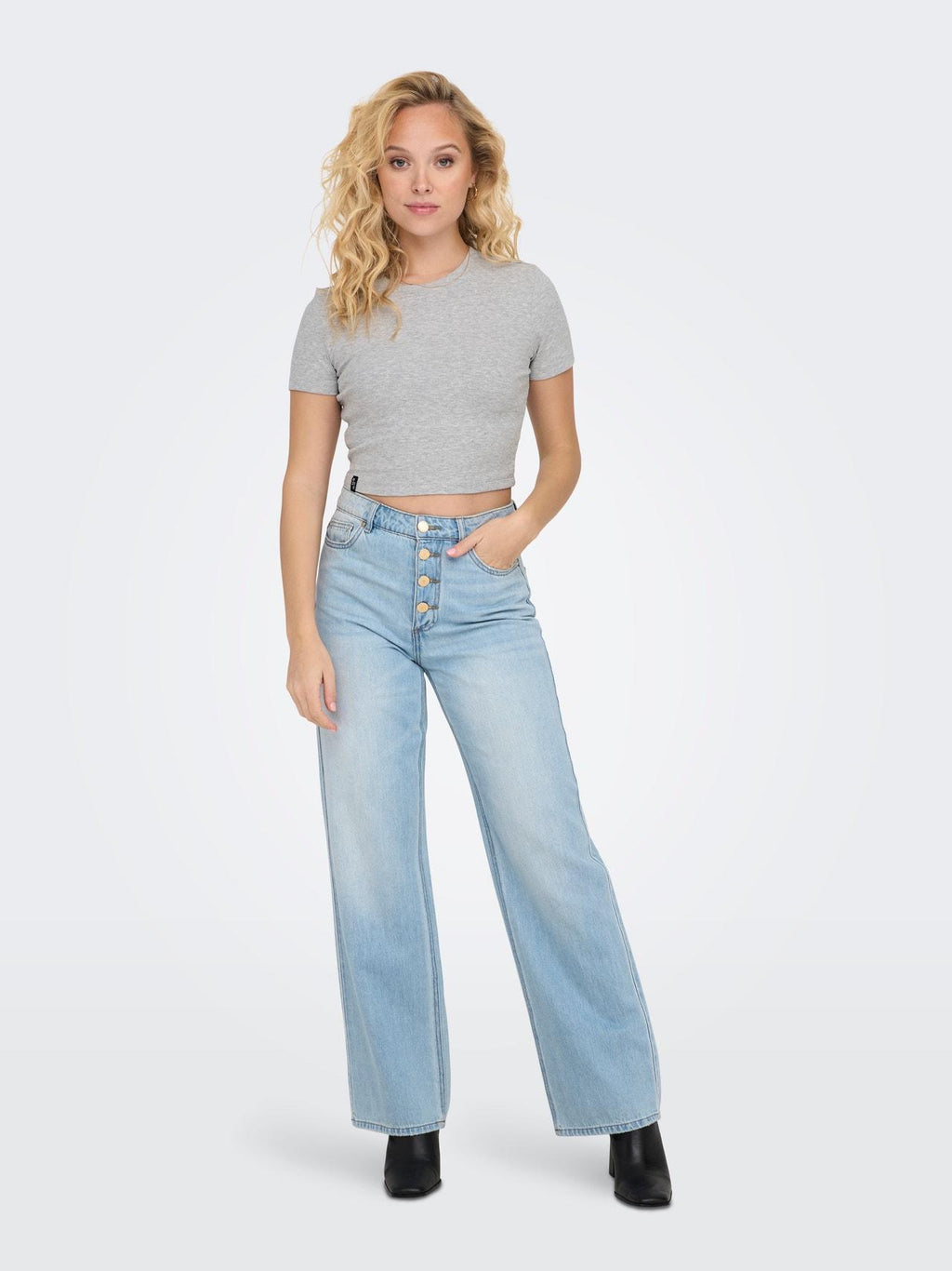 ONLBETTY S/S O-NECK SHORT TOP CC JRS 