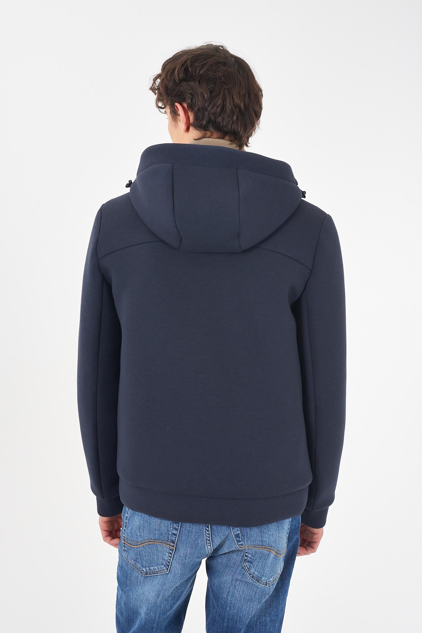 J818 QC00/0713 YES ZEE