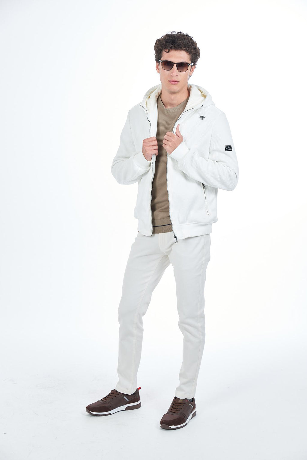 J844 Q500/0107 YES ZEE