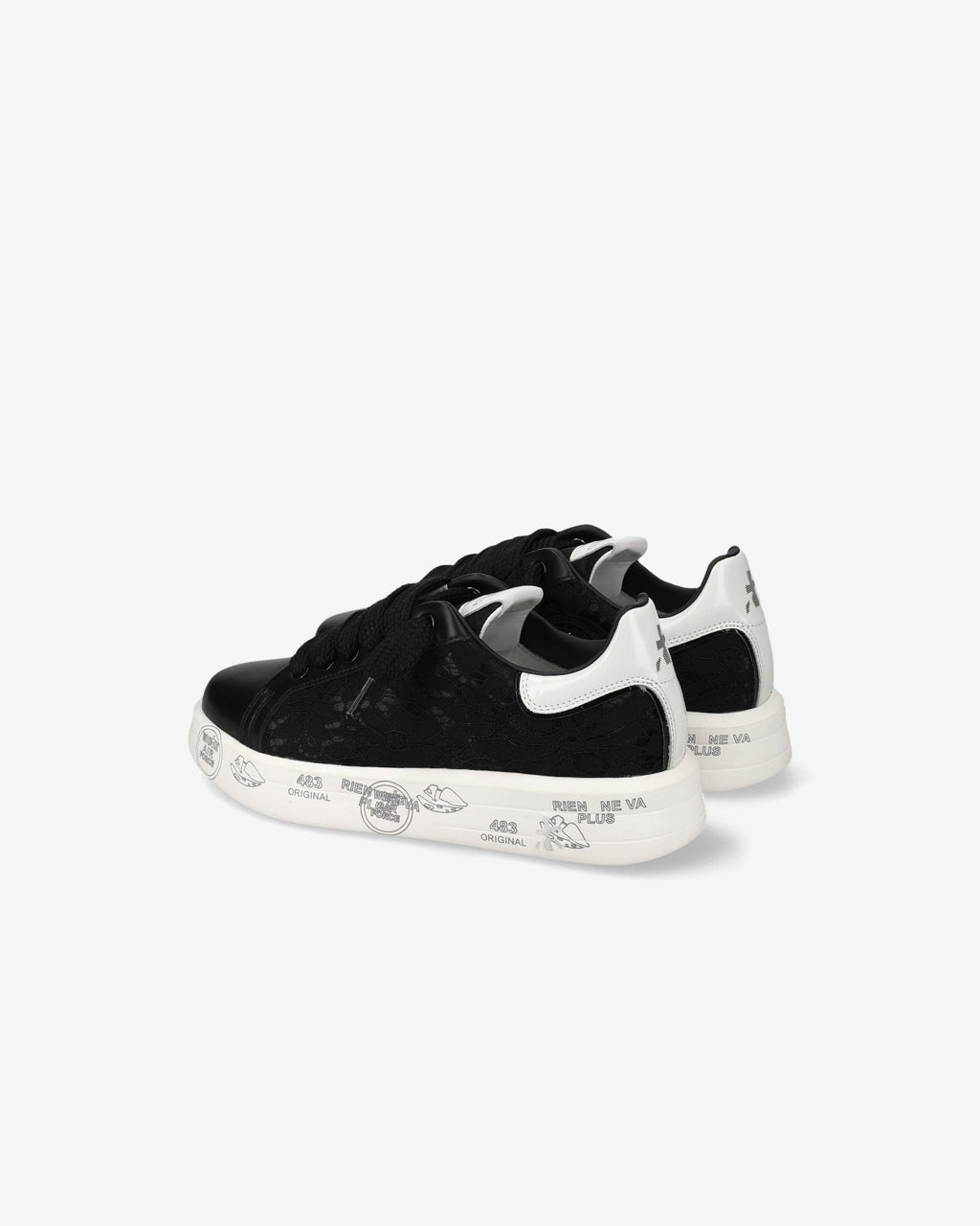 SNEAKERS 