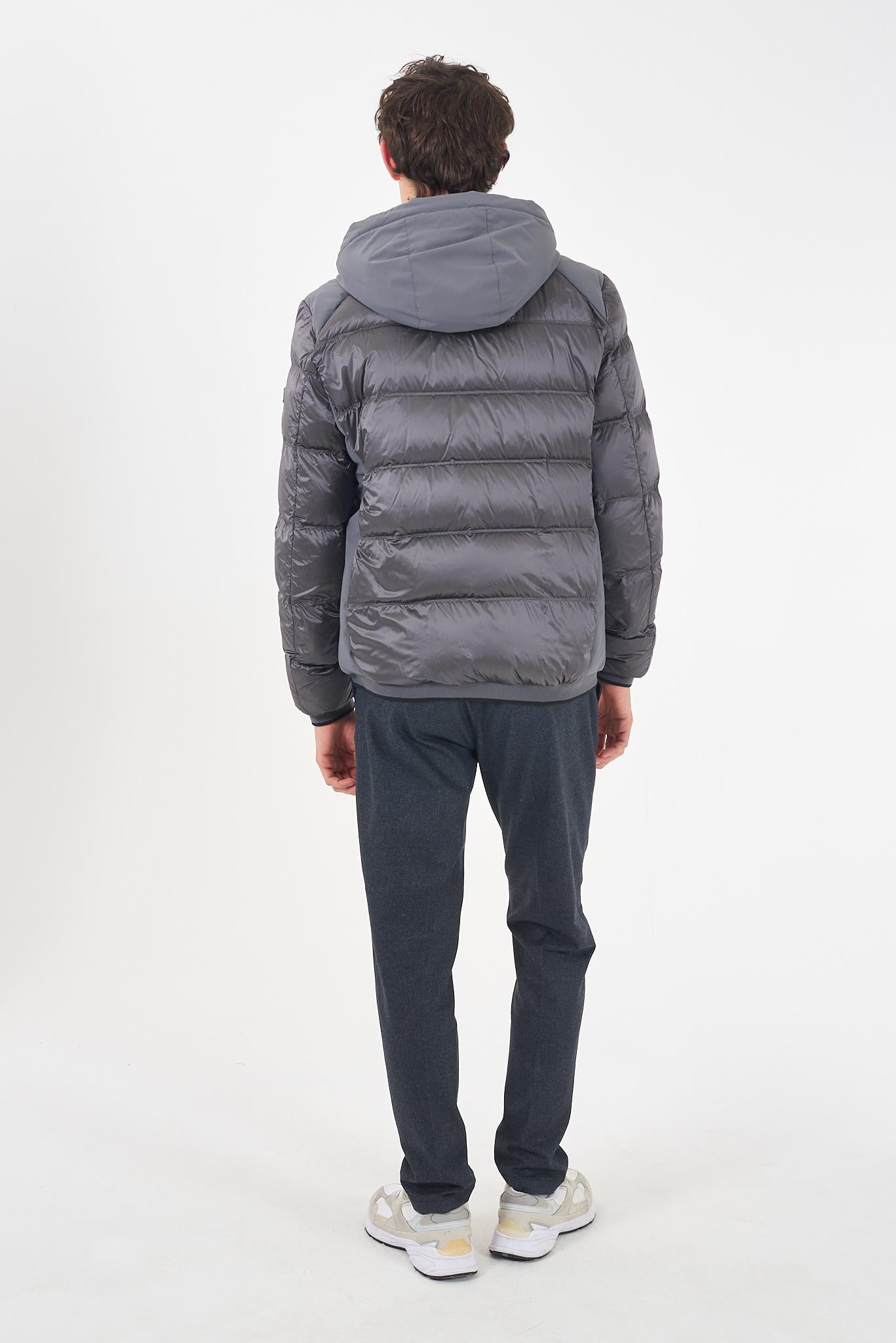 J870 O100/0847 YES ZEE