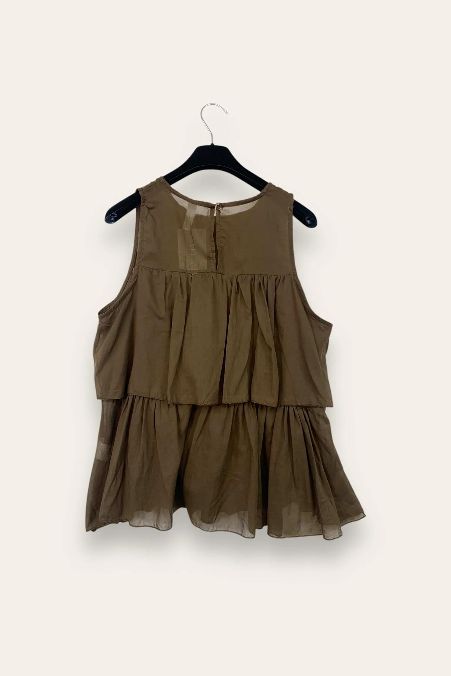 Canotta a balze con bottone dietro 