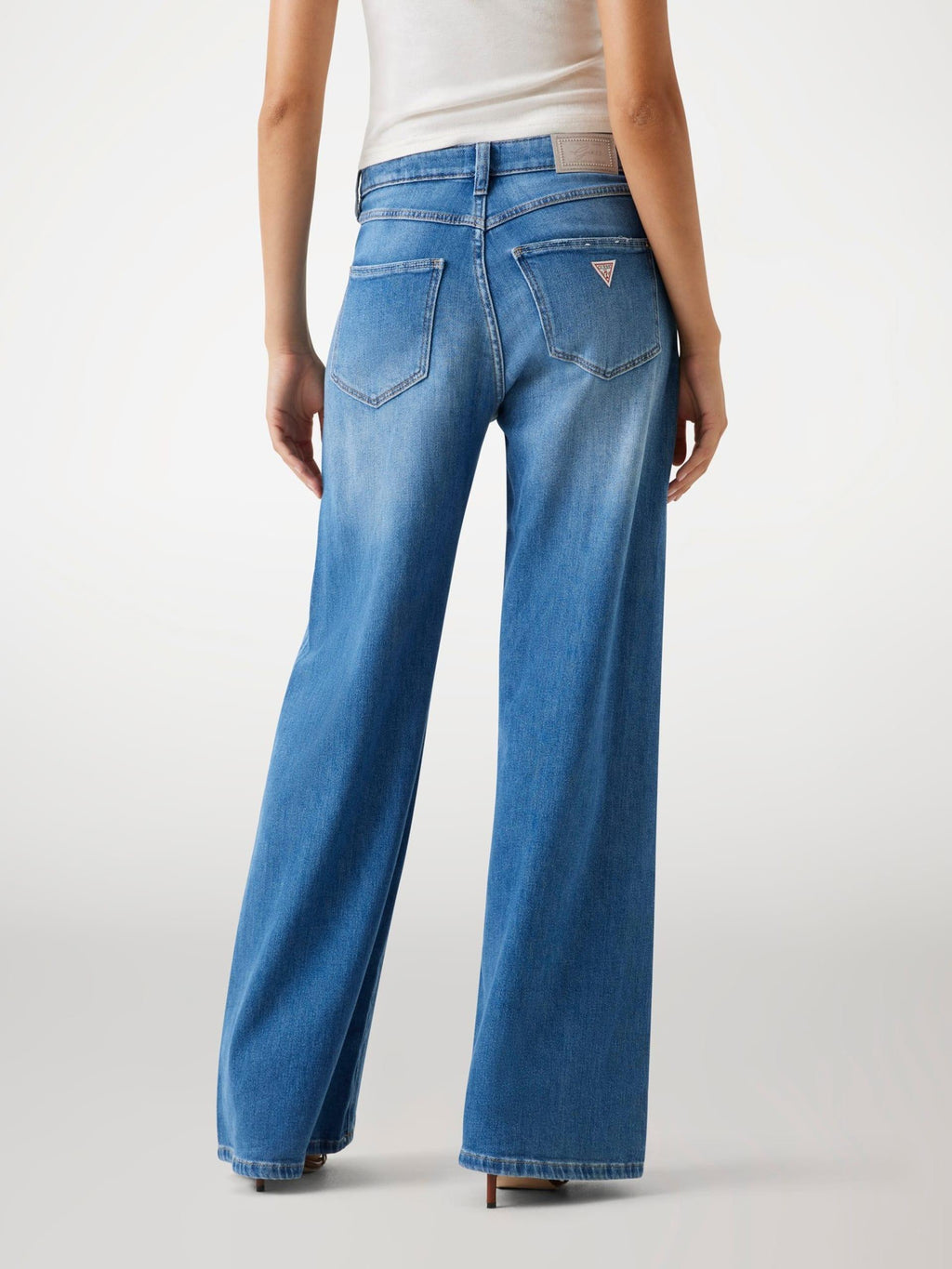 W5BA82D0614/WNWA GUESS