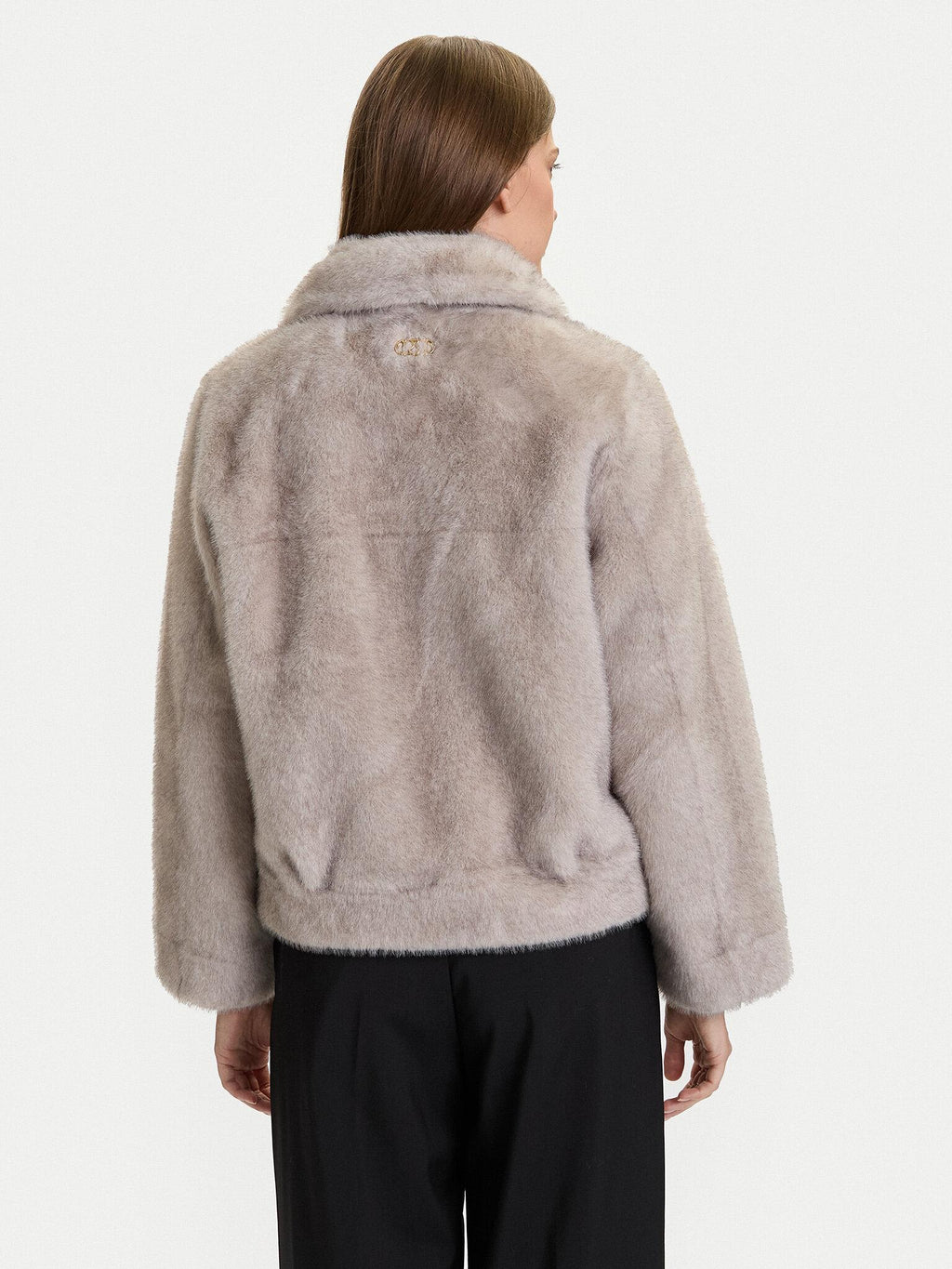 FW25STYLE32 CAPP PELLICCIA CORTA CON TASCONI 
