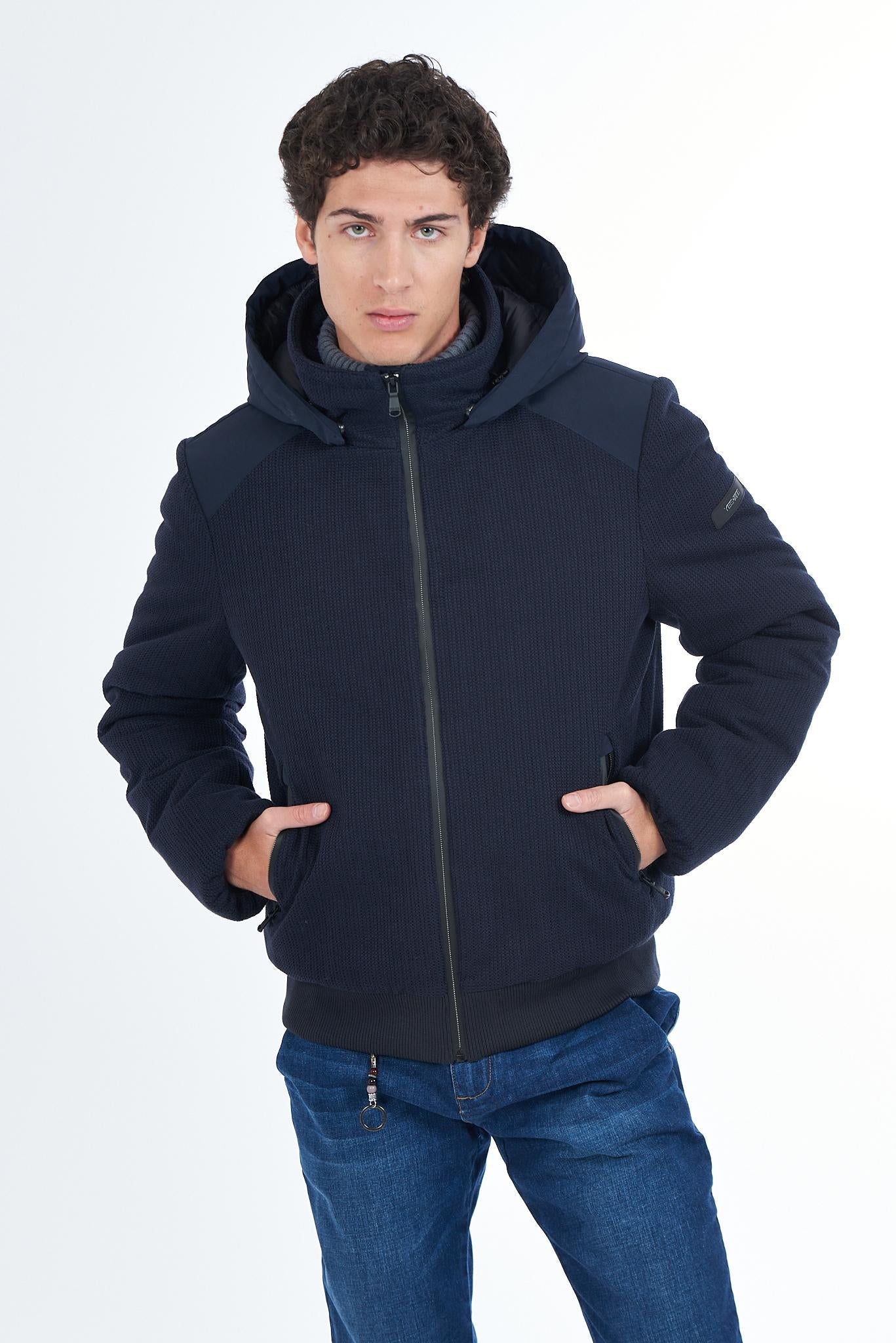 J835 QU00/0710 YES ZEE