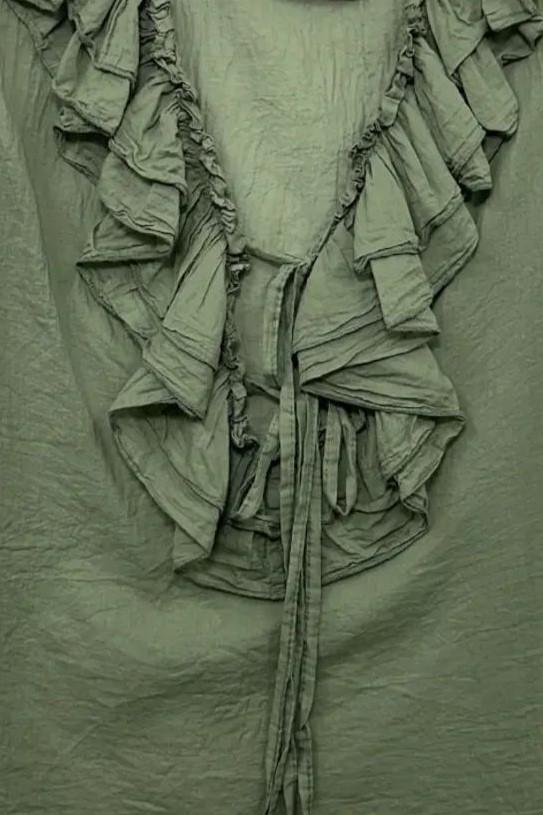 Blusa in mussola di cotone con volant davanti 