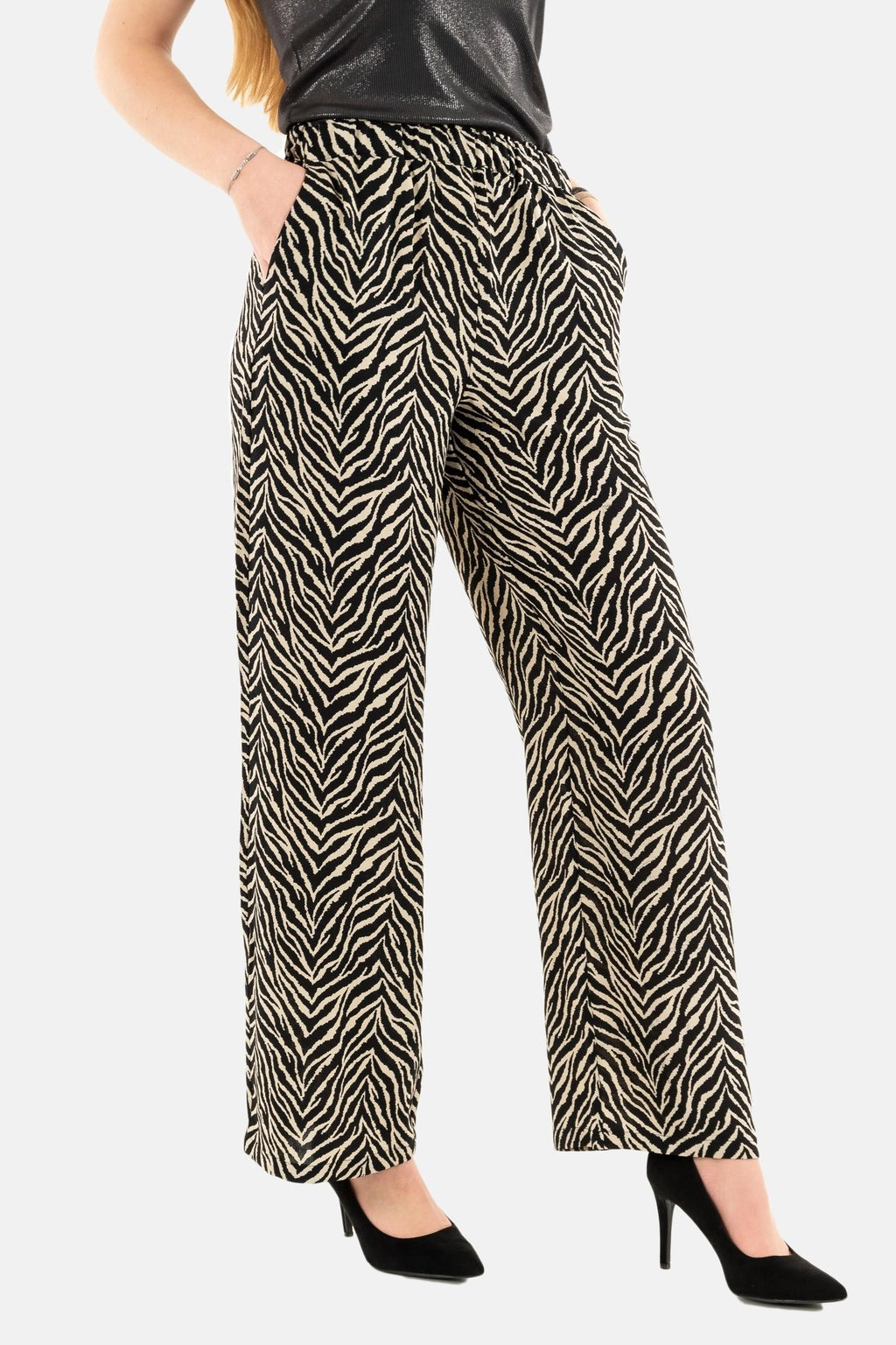 15341492/Black Katty animal ONLY