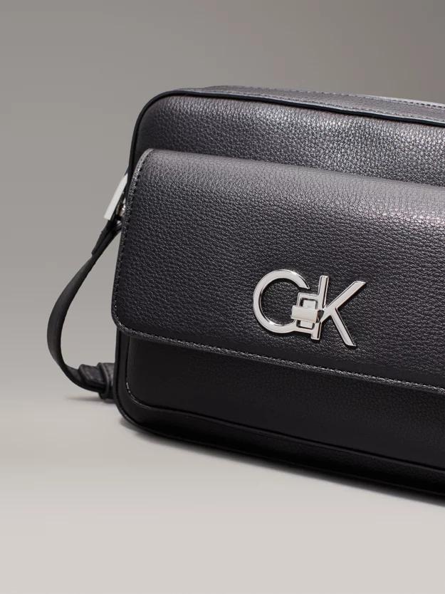 RE-LOCK CAMERA BAG W/FLAP_PBL K60K612538/BEH CALVIN KLEIN