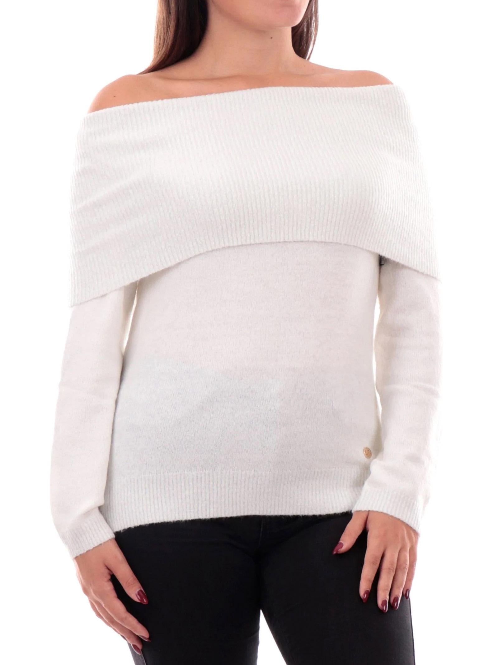 M054 BT00/0157 YES ZEE