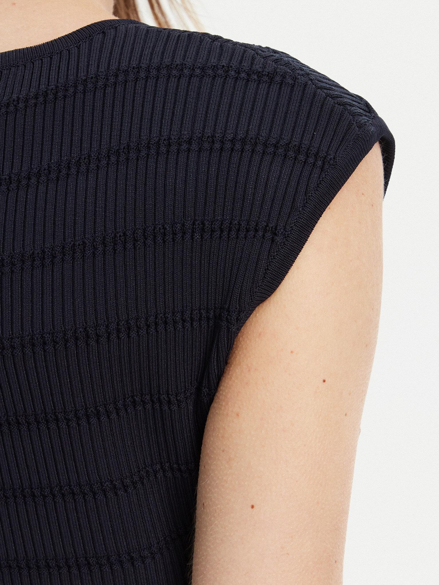 W5YR12Z0130/G7V2 GUESS