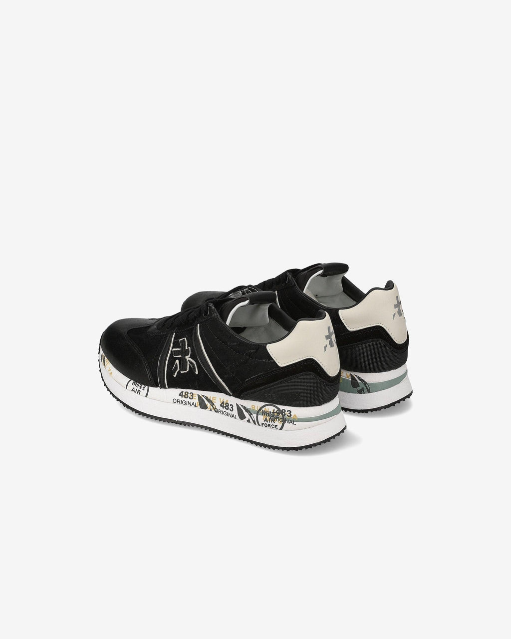 SNEAKERS 
