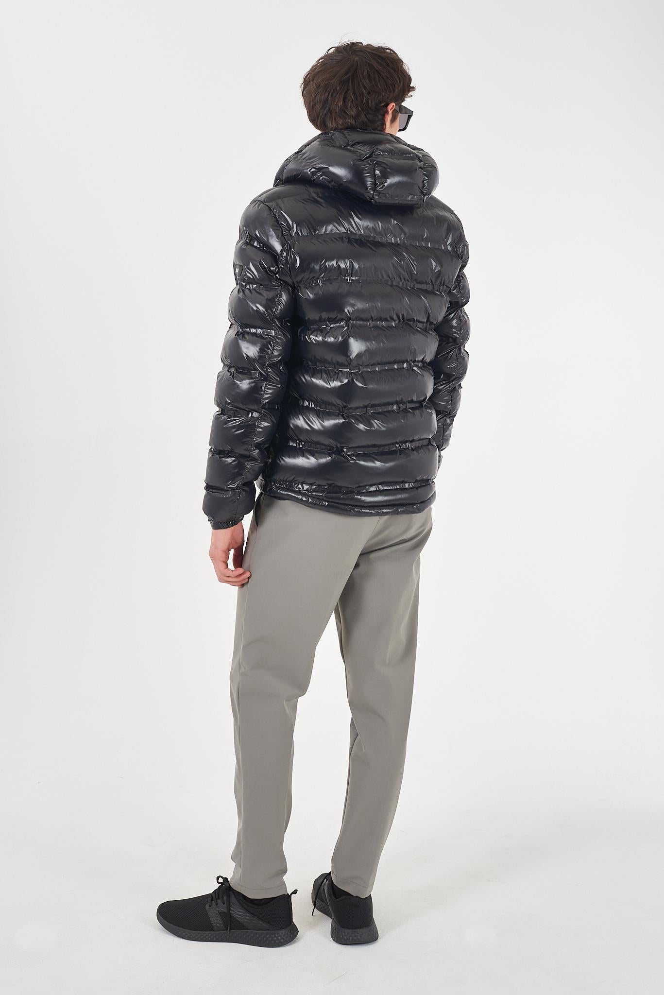 J822 B400/0801 YES ZEE