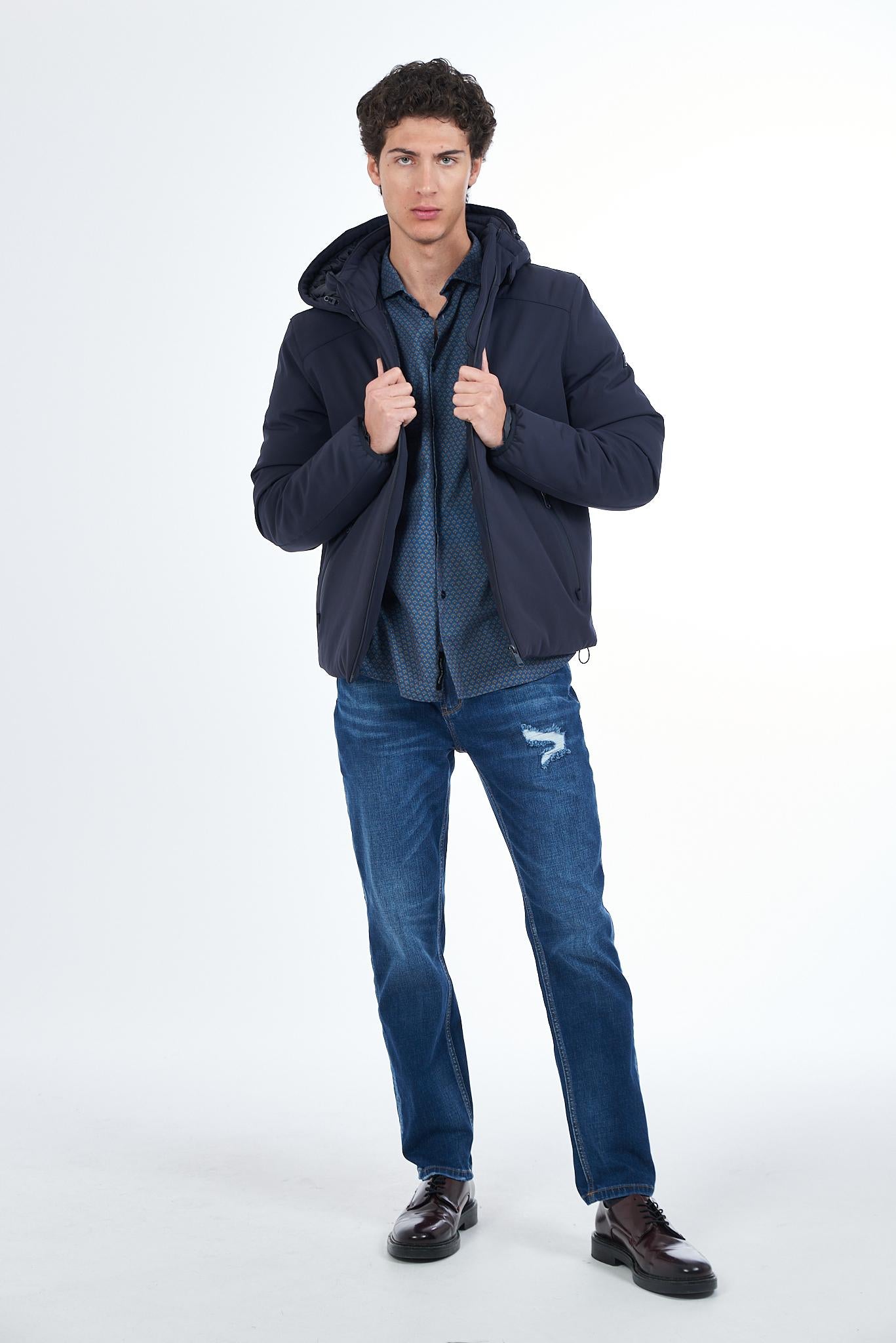 J834 NM00/0710 YES ZEE