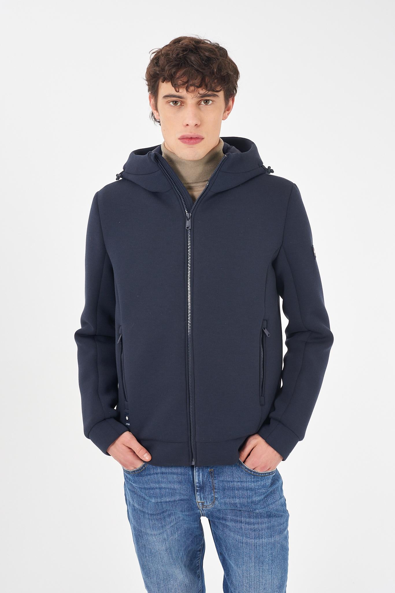 J818 QC00/0713 YES ZEE