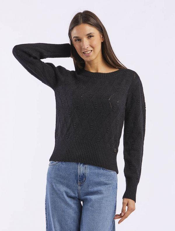 MAGLIA GIROCOLLO CON PUNZONATURE 