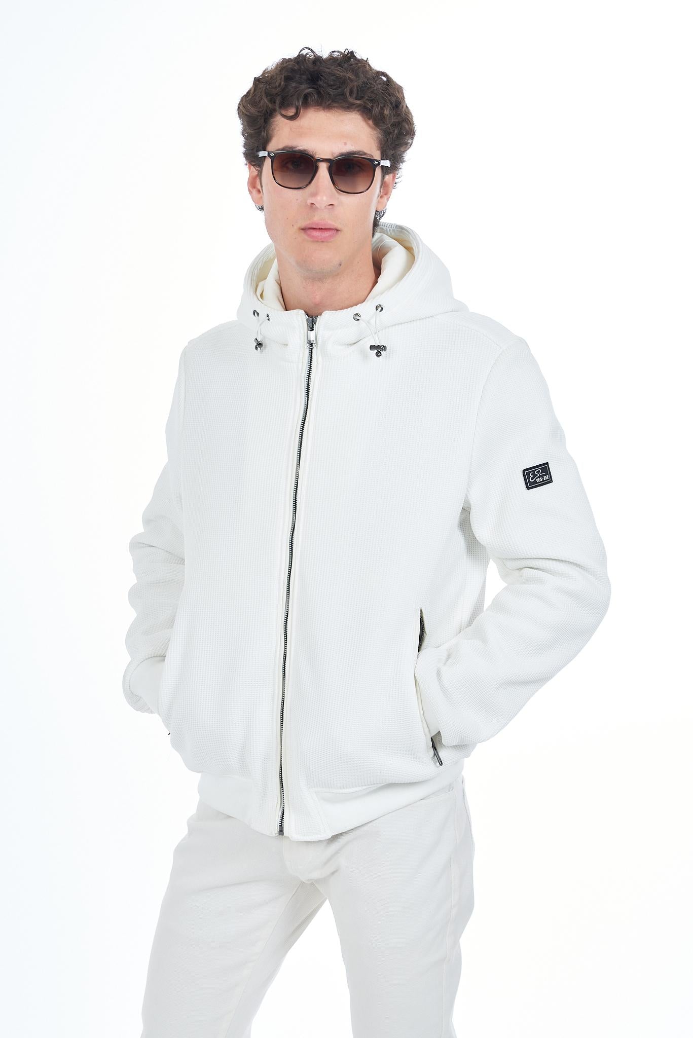 J844 Q500/0107 YES ZEE